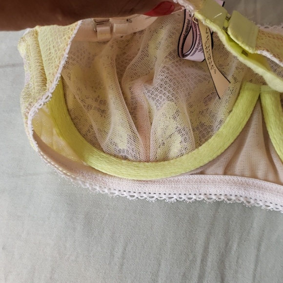 BUY 1 GET 1 FREE VICTORIA SECRET STRAPLESS BRA - Picture 4 of 7